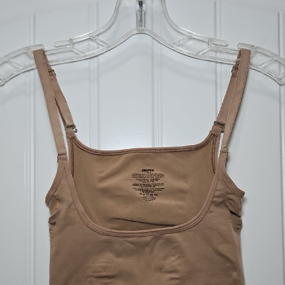 SKIMS Open Bust Thong Sculpting Bodysuit - Picture 2 of 4